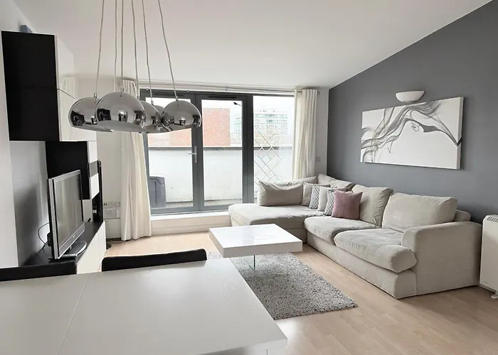 Spacious 2 Bedroom London Flat, Near Kings Cross, Central Location