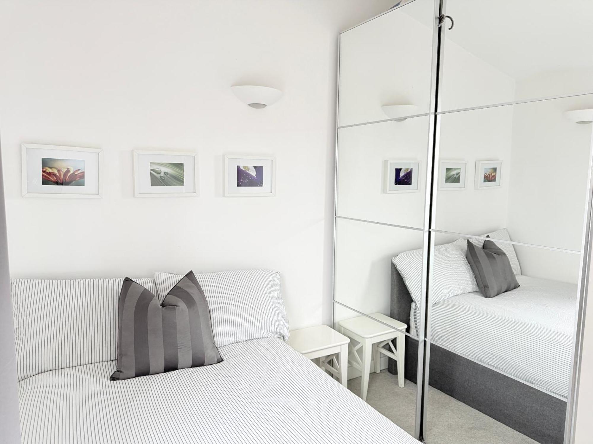 Spacious 2 Bedroom Flat, Near Kings Cross, Location * Londra