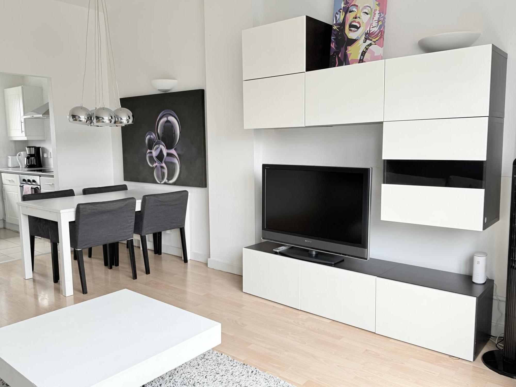 Spacious 2 Bedroom Flat, Near Kings Cross, Location * Londra